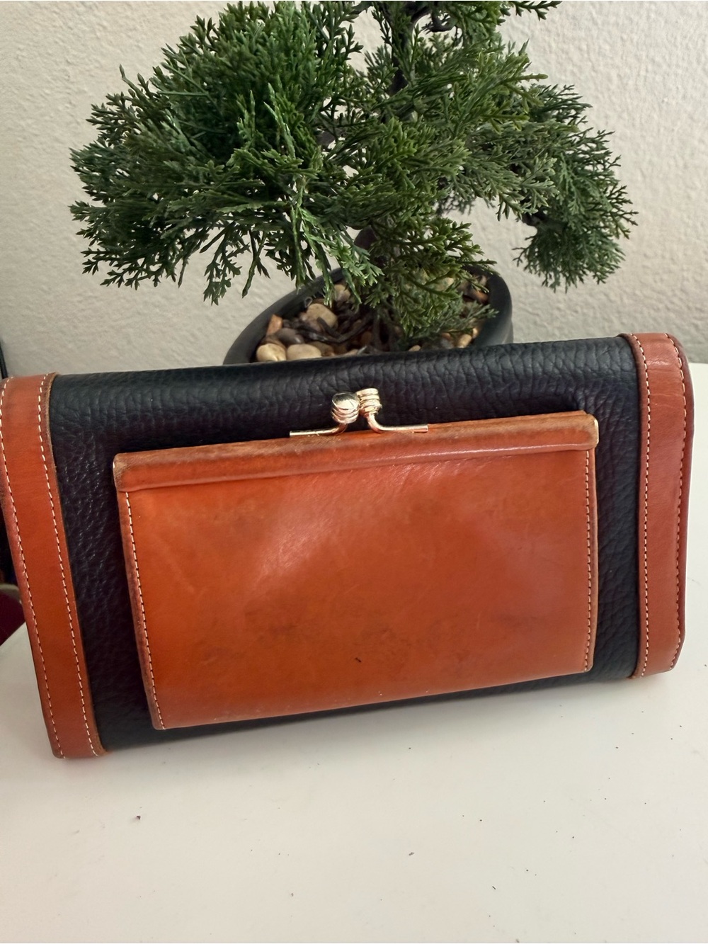 Dooney & Bourke Vintage Black and Brown Pebbled Leather Clutch Wallet - Picture 9 of 11